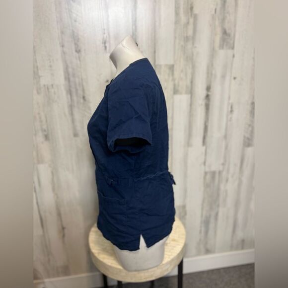 Scrubs top - Picture 2 of 5